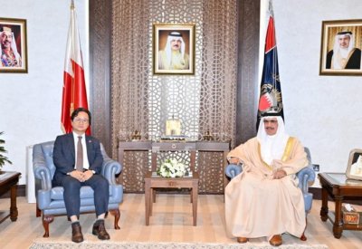 وزير الداخلية يبحث مع السفير الكوري تعزيز التعاون في مجالات السلامة العامة