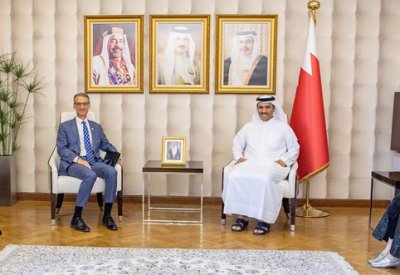 وزير الإعلام يستقبل السفير الأمريكي