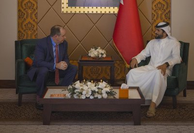 سمو الشيخ ناصر بن حمد آل خليفة يستقبل الرئيس التنفيذي للشركة القابضة لشركة أباتشي الأمريكية