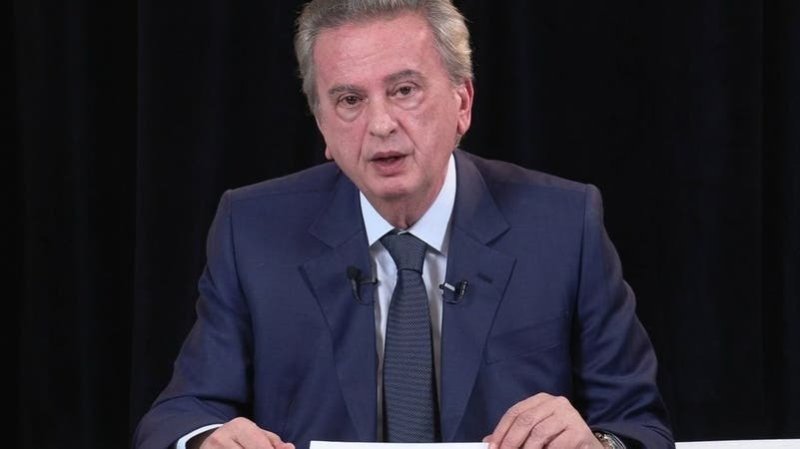 قاض لبناني يرد دفوعا قدمها محامو "رياض سلامة"