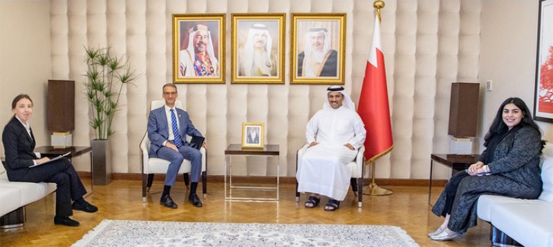 وزير الإعلام يستقبل السفير الأمريكي