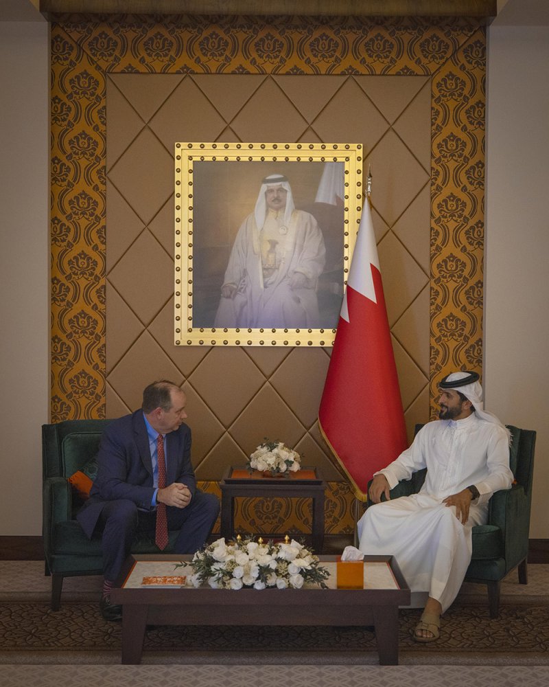 سمو الشيخ ناصر بن حمد آل خليفة يستقبل الرئيس التنفيذي للشركة القابضة لشركة أباتشي الأمريكية