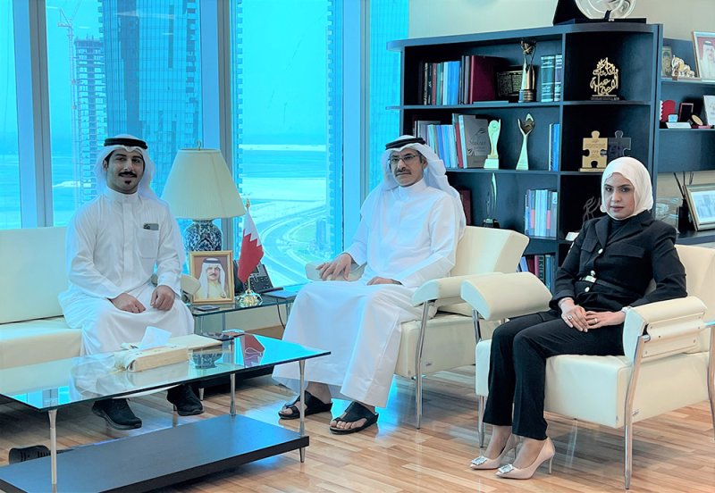 وزير التنمية الاجتماعية يشيد بإنجازات المواطن عبد الله البلوشي