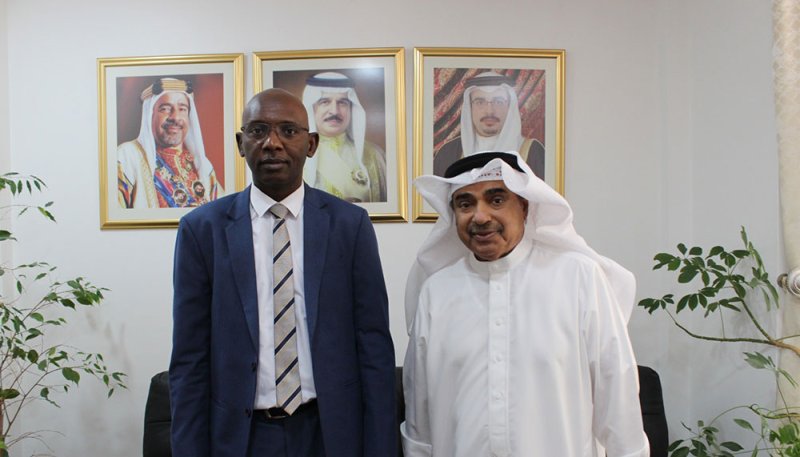 الهلال الأحمر البحريني يتبرع بـ 100 ألف دولار مساعدة إغاثية للشعب السوداني