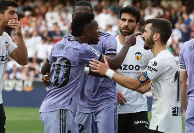 فالنسيا يطرد فينيسيوس ويرسل ريال مدريد إلى المركز الثالث