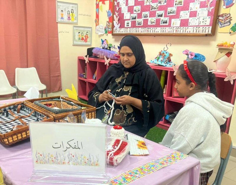 تفاعل طلابي مع إشراك أولياء الأمور في تقديم الأنشطة الممتعة