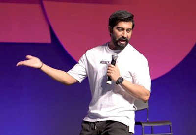 أحمد سيف يرسم الضحكة والدهشة على وجوه جمهور "مهرجان دبي للكوميديا"