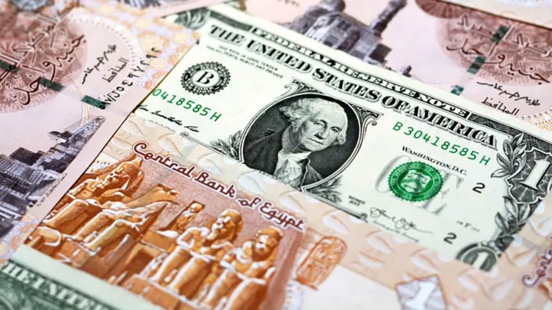 تخفيض سعر الجنيه المصري أم موجة استثمارات خارجية.. من يأتي أولاً؟