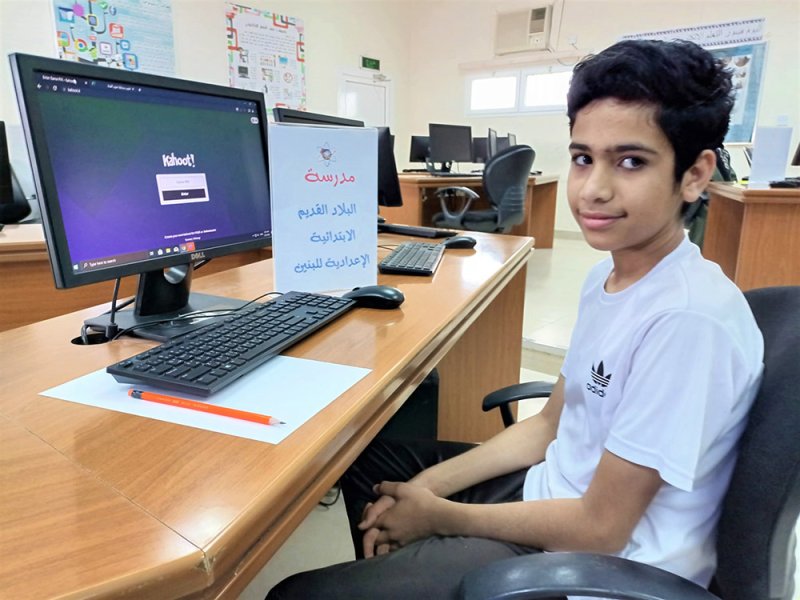 طالب متفوق يحرز المركز الأول في مسابقة نجوم الرياضيات