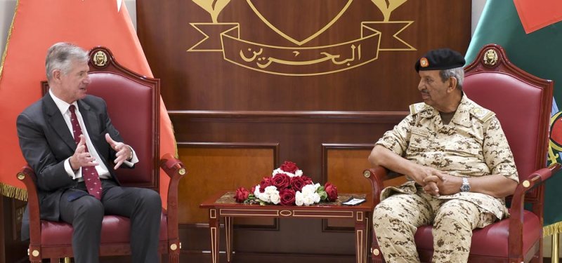 القائد العام يستقبل المدير التنفيذي للمعهد الدولي للدراسات الاستراتيجية في الشرق الأوسط