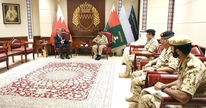 صاحب المعالي القائد العام لقوة دفاع البحرين يستقبل سعادة المدير التنفيذي للمعهد الدولي للدراسات الاستراتيجية في الشرق الأوسط (IISS)