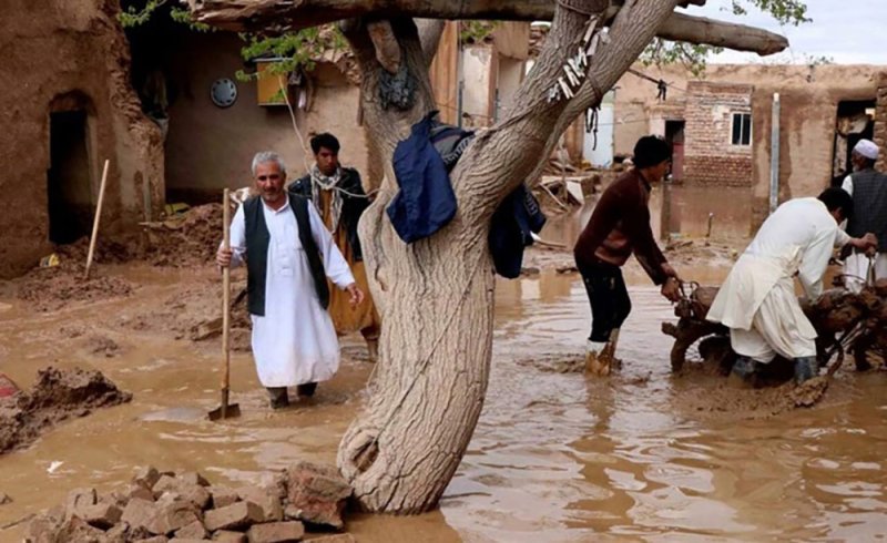 مصرع ستة أشخاص اثر فيضانات مفاجئة وسط أفغانستان