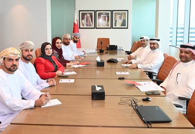 وزير الصناعة والتجارة يجتمع برئيسة جمعية الصداقة العمانية البحرينية