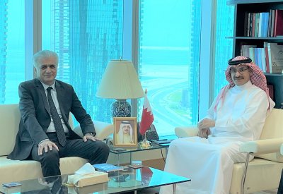 وزير التنمية الاجتماعية يتسلم نسخة من كتاب " الذكاء الاصطناعي بمستقبل البشرية"