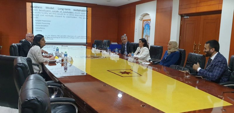جامعة البحرين ووكالة الطاقة تستعرضان مستجدات مختبر "المواد عالية الدقة"