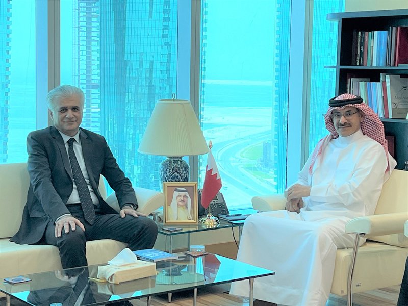وزير التنمية الاجتماعية يتسلم نسخة من كتاب " الذكاء الاصطناعي بمستقبل البشرية"