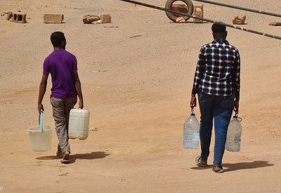 مخاطر البقاء والرحيل.. سودانيون أمام خيارات صعبة