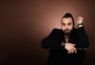 فهد بشمي يخطف جمهوره بـ"ساحر القلوب"