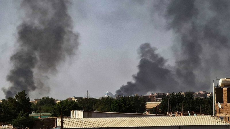 السودان.. معارك عنيفة وممرات إنسانية "غائبة"
