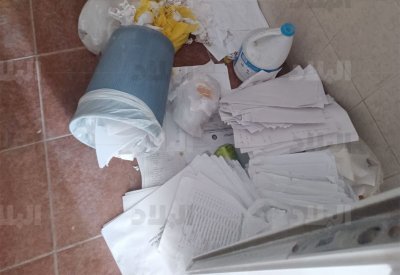 بالصور: أوراق المراجعين في حمام الوزارة