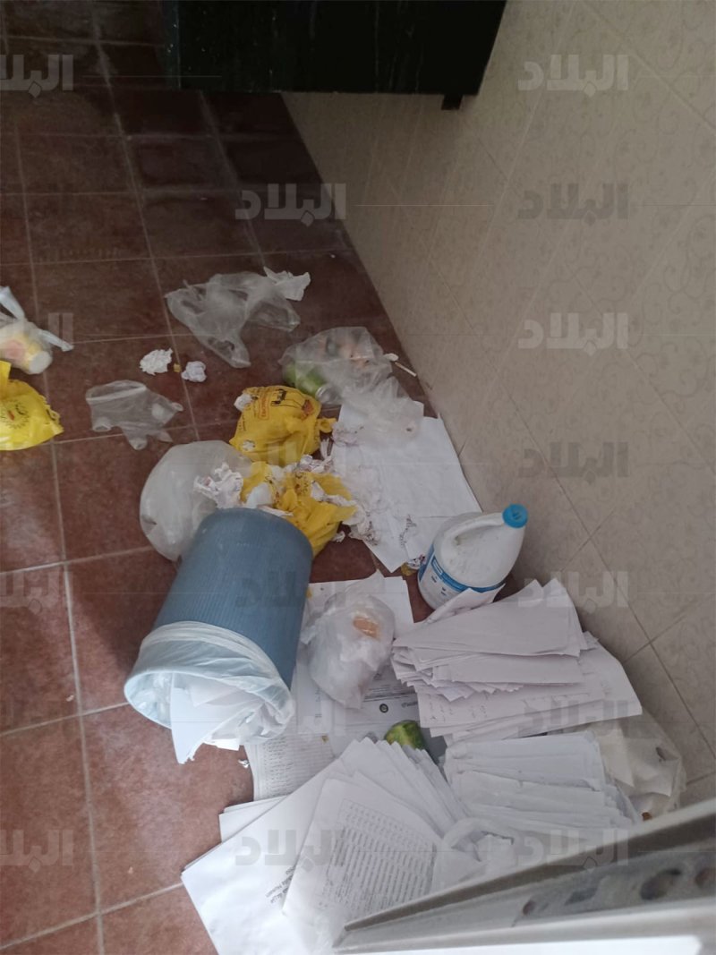بالصور: أوراق المراجعين في حمام الوزارة