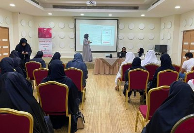 عرض منصة دعم الاحتياجات الخاصة "ملهمون" في ندوة بمركز سترة الاجتماعي