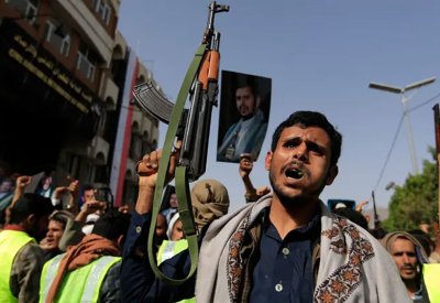 ميليشيا الحوثي تقتل طفلاً في تعز وتختطف أسرته