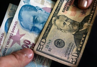 الليرة التركية تهبط قرب مستويات قياسية مع فوز أردوغان
