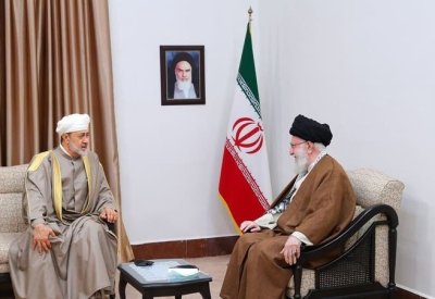 خامنئي خلال لقائه سلطان عُمان: إيران ترحب بإعادة العلاقات مع مصر