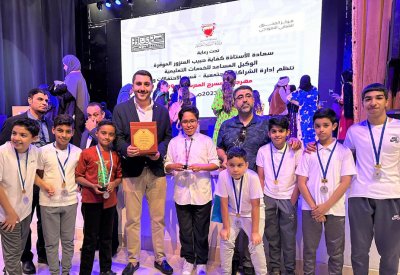 "سحر البنفسج" لابتدائية المنذر تتألق في مهرجان المسرح المدرسي