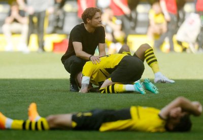 بعد خسارة الدوري بشكل درامي.. أسهم نادي دورتموند تهوي