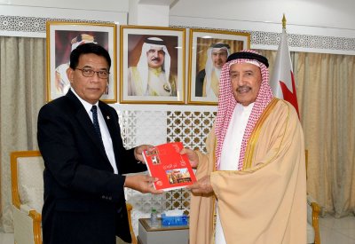 محافظ المحرق يستقبل السفير الإندونيسي ويشيد بالعلاقات الوثيقة بين البلدين