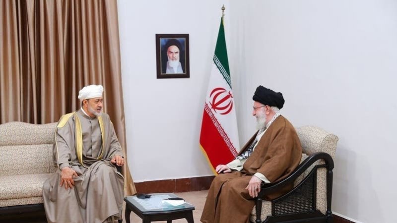 خامنئي خلال لقائه سلطان عُمان: إيران ترحب بإعادة العلاقات مع مصر