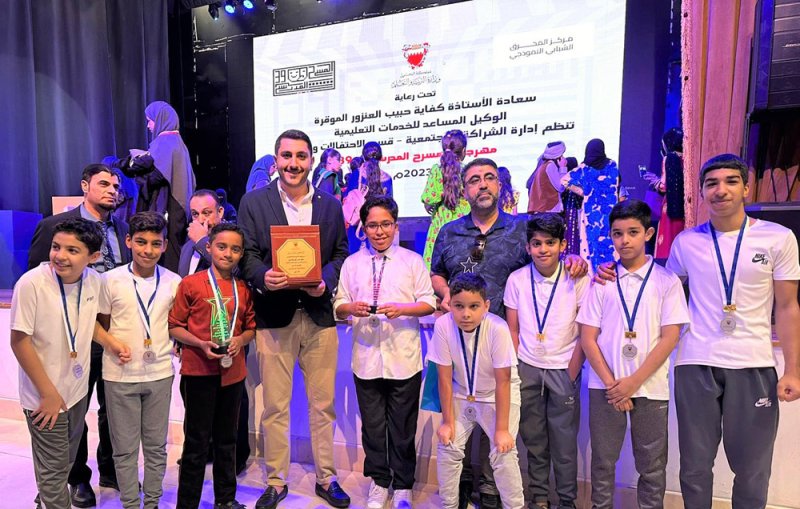 "سحر البنفسج" لابتدائية المنذر تتألق في مهرجان المسرح المدرسي