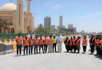 الأشغال تستعرض مشاريع تطوير البنية التحتية لطلبة جامعة البحرين