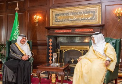 أمير منطقة تبوك يستقبل سفير مملكة البحرين لدى المملكة العربية السعودية