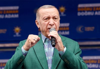 احتفالا بفوز أردوغان.. رجل أعمال ينحر 81 خروفا في اسطنبول