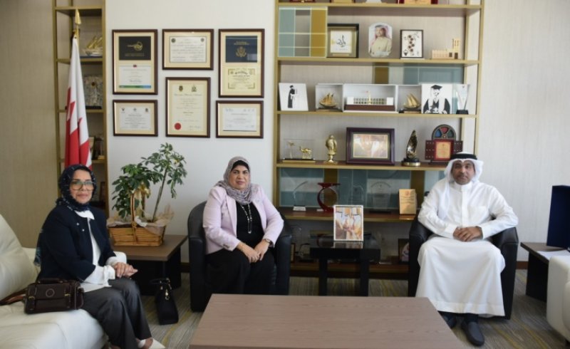 وكيل وزارة الصحة يستقبل رئيسة جمعية التمريض البحرينية
