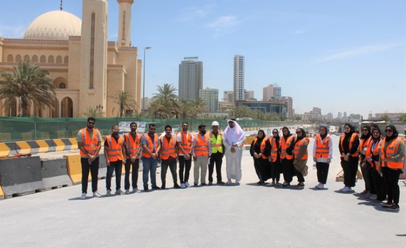 الأشغال تستعرض مشاريع تطوير البنية التحتية لطلبة جامعة البحرين