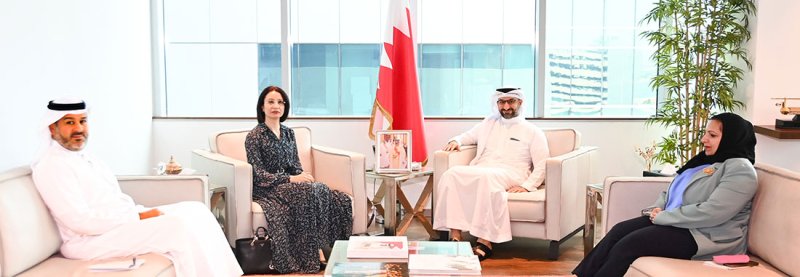 وزير الصناعة والتجارة يستقبل القائم بأعمال سفير الجمهورية التونسية لدى مملكة البحرين