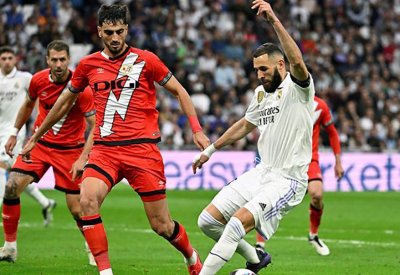 بنزيما لريال مدريد: أفكر جديا في العرض السعودي