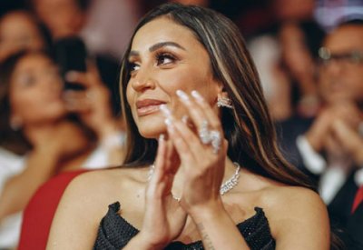دينا الشربيني تتسلم جائزتي أفضل مسلسل وممثلة في رمضان