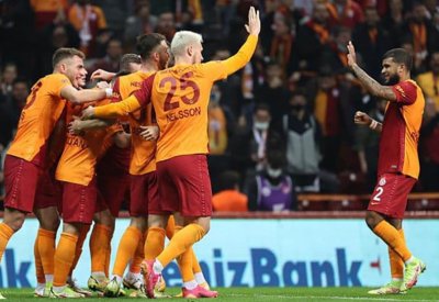 جالطة سراي يتوج بلقب الدوري التركي لكرة القدم