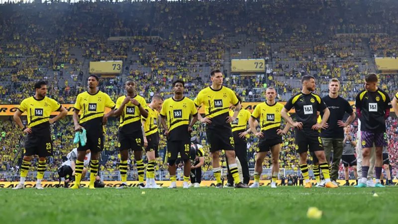 رئيس دورتموند: طريقة ضياع الدوري لن تحطمنا
