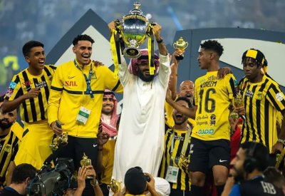 اتحاد جدة يهزم الطائي بثنائية في ليلة التتويج