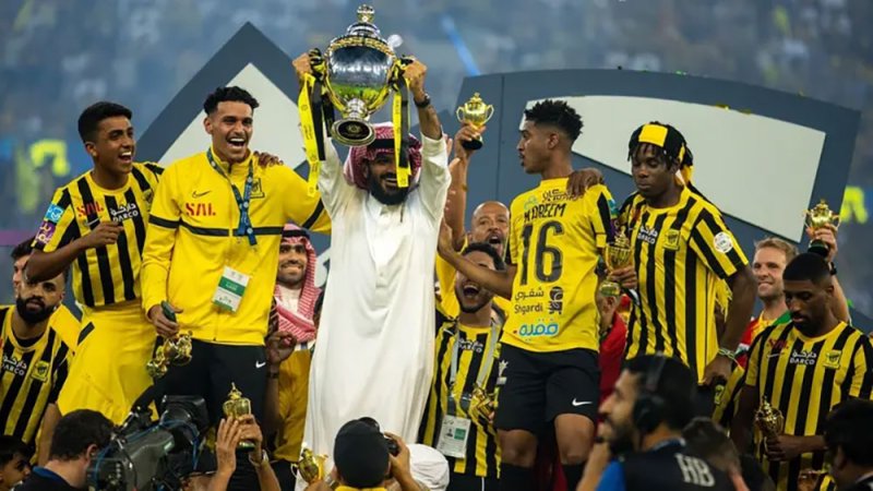 اتحاد جدة يهزم الطائي بثنائية في ليلة التتويج