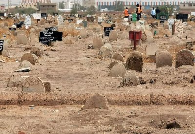 السودان يسجل "فاجعة جديدة".. دفن 180 مجهولا