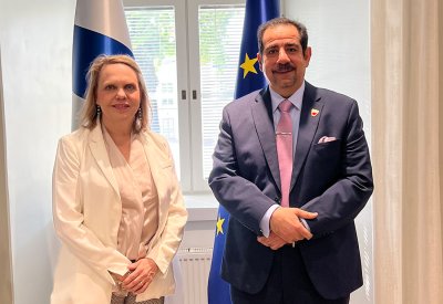 سفير البحرين لدى جمهورية فنلندا يجتمع مع المدير العام لإدارة إفريقيا والشرق الأوسط بالخارجية الفنلندية
