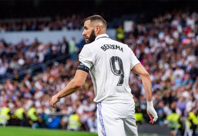 ريال مدريد يتواصل مع مهاجم عالمي لخلافة بنزيما