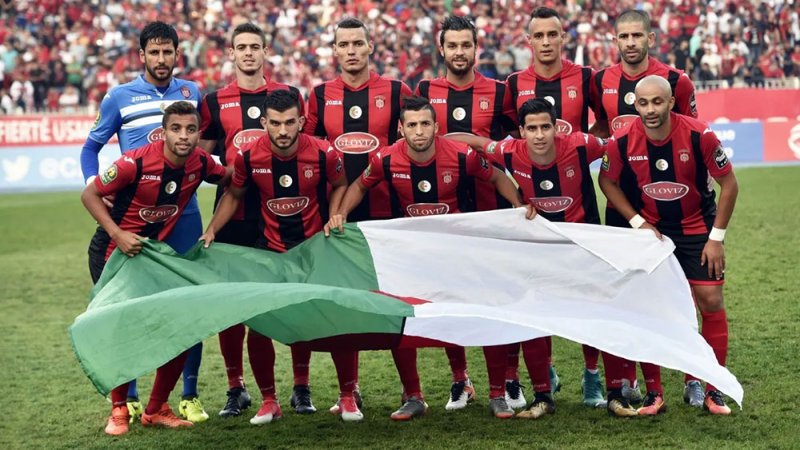ليلة تتويج اتحاد العاصمة.. غضب بعد ظهور غريب لـ"مدرب الغريم"